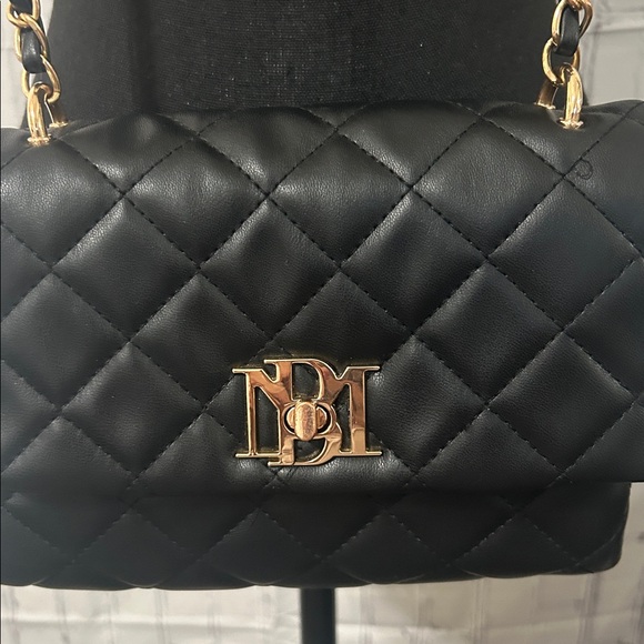 EUC Badgley Mischka Elegant Black Quilted Bag with Gold Chain - Picture 2 of 7